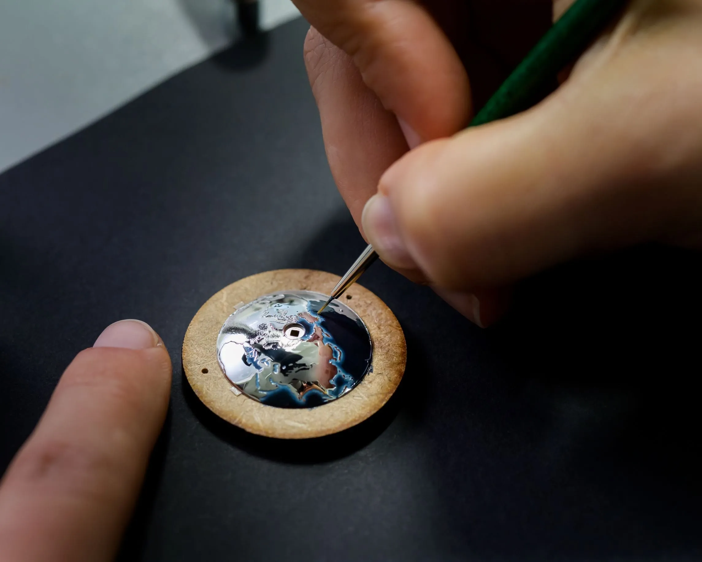 Arnold & Son Watch Globetrotter Gold Limited Edition