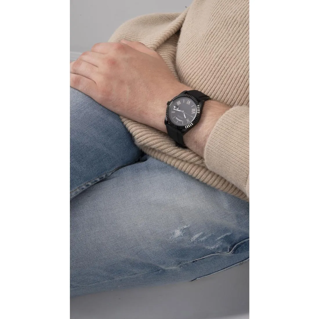 Guess Men 42 mm Black Dial Analog Watch- GW0335G1