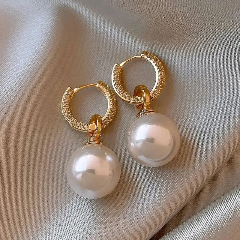 Hannah | Elegant Pearl Earrings
